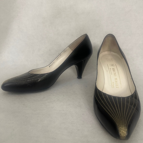 Bruno Magli Handmade Pumps EU 37.5 = US 7.5 Gently worn Made in Italy 2.75" heel - Picture 1 of 8